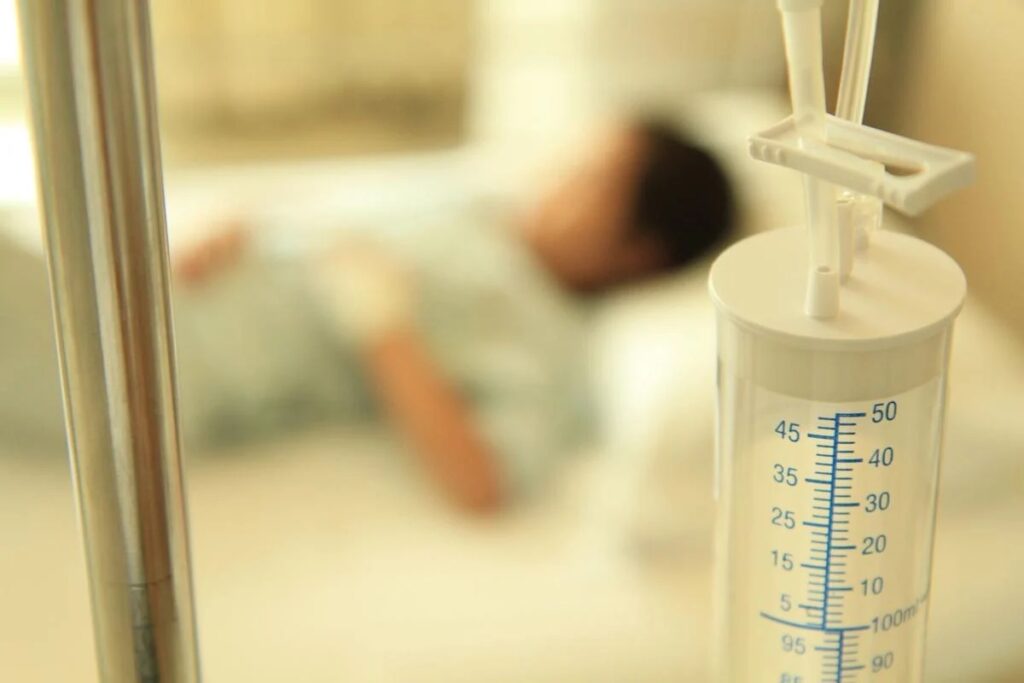 Sick child in a hospital bed. (123rf.com)