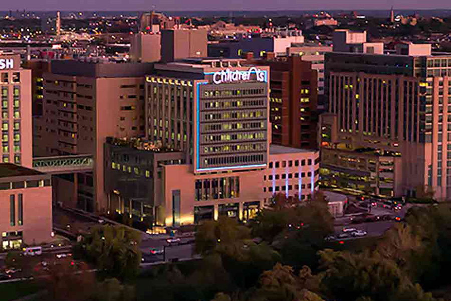 Arial view of St. Louis Children's Hospital at dusk.